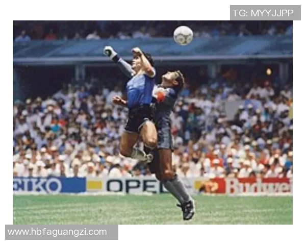 聚焦足球巨星成长历程与赛场传奇荣耀全面解读精彩瞬间回顾展望未来